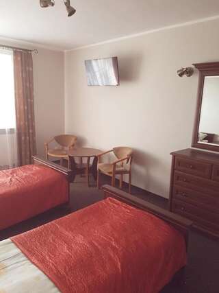 Курортные отели Sanatorium Zefir Крыница-Морска Стандартный двухместный номер с 2 отдельными кроватями-15